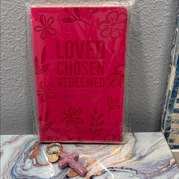 Kerrusso Pink Floral Journal with Keychain - Picture 1 of 3